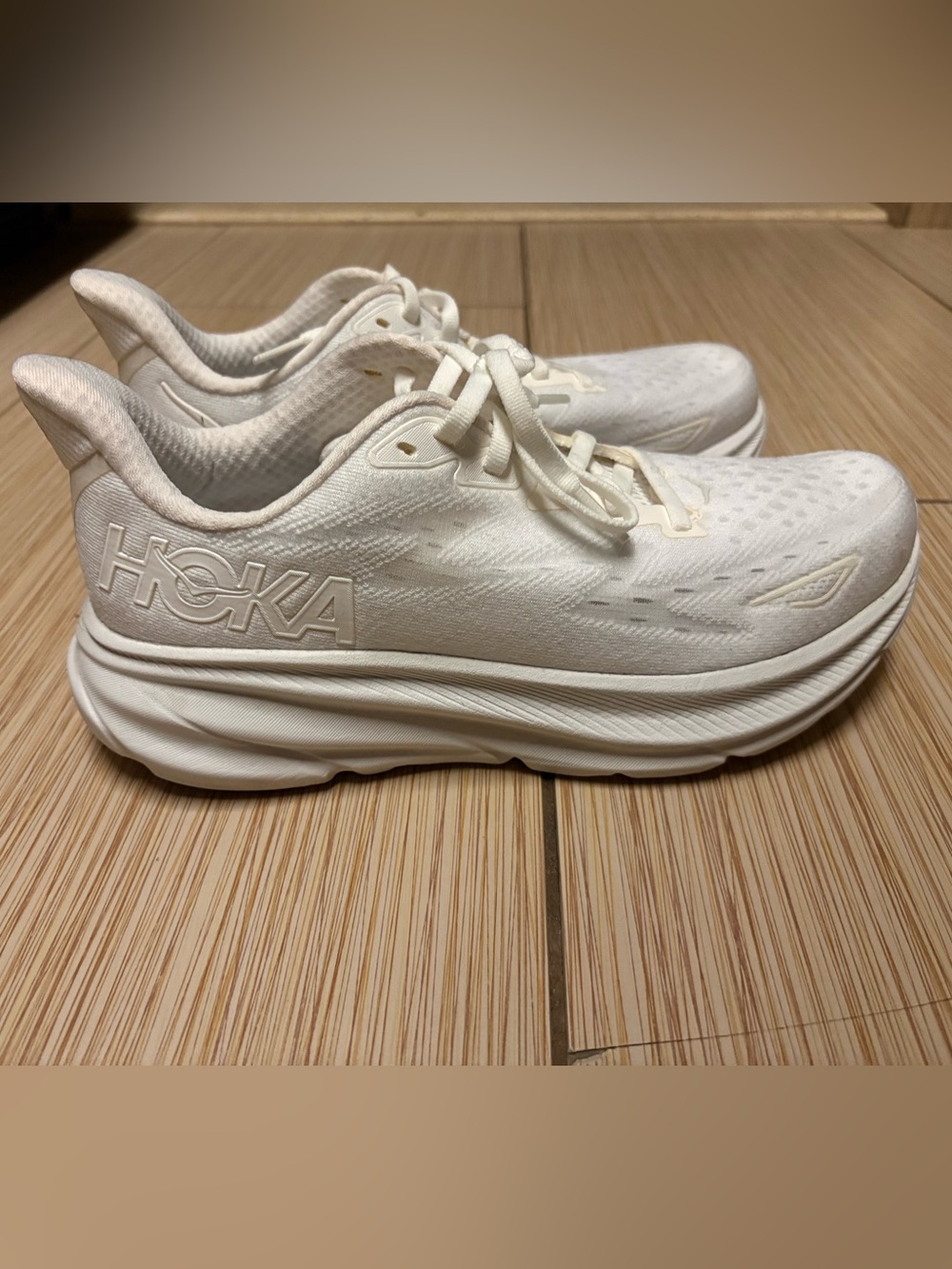 Hoka Clifton 9 white sneakers women’s size 7.5